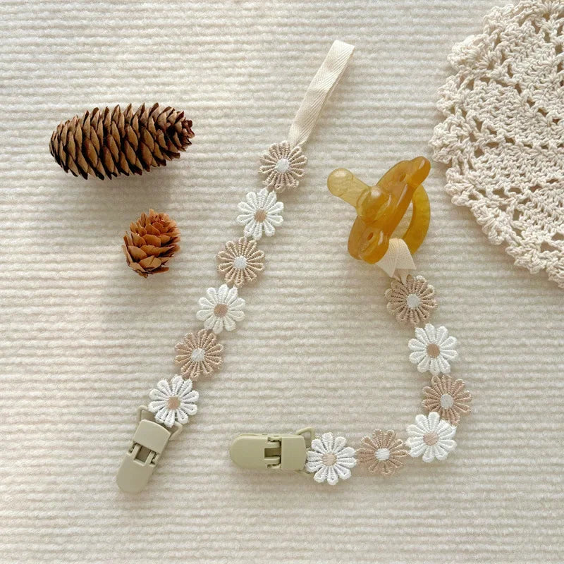 Little Daisy Pacifier Clips Baby Pacifier Anti-drop Chain Toddler Dummy Clip Nipple Holder Baby Shower Gift Baby Accessories