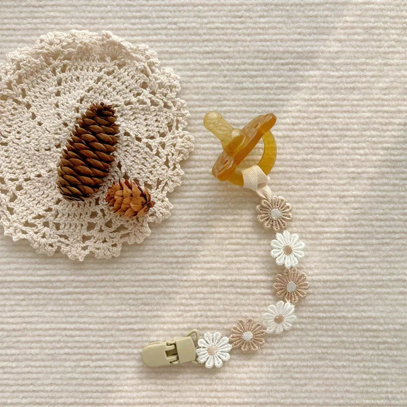 Little Daisy Pacifier Clips Baby Pacifier Anti-drop Chain Toddler Dummy Clip Nipple Holder Baby Shower Gift Baby Accessories