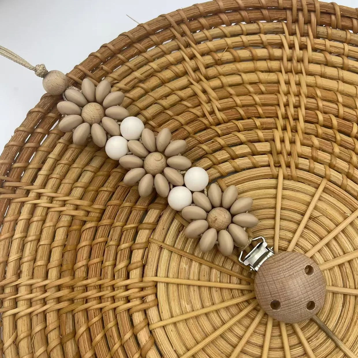 Baby Pacifier Clip Flower Soother Clip Handmade Silicone Dummy Nipple Holder Clip Newborn Essentional Teething Toys